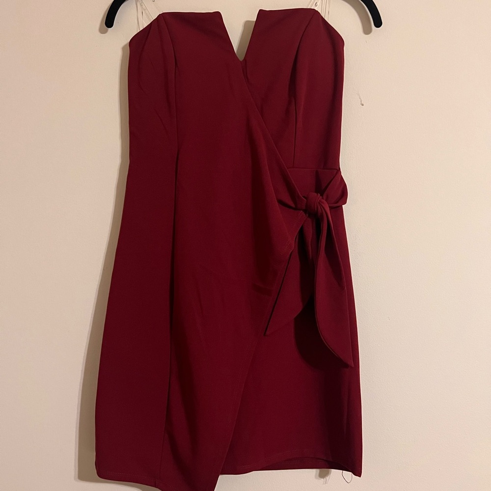 Short maroon dress